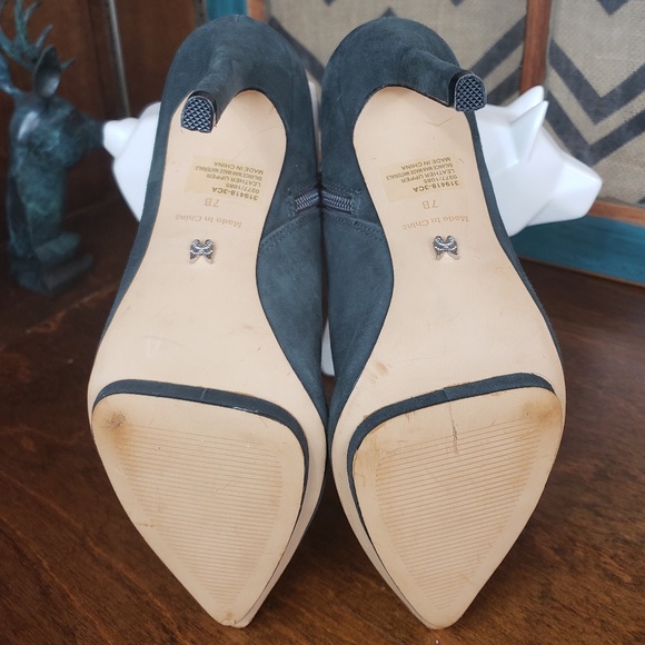 Victoria's Secret pointy leather heeled booties - Picture 7 of 8